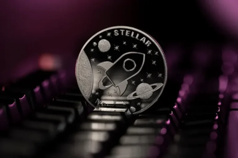 Stellar under pressure since Saturday drops to a new low